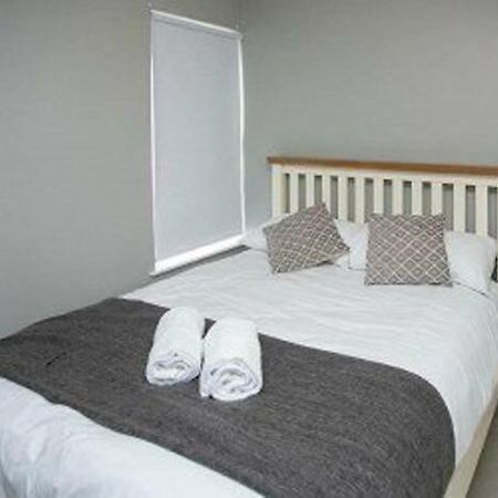 Amazing 3 Bedroom Home, Prime Bt1 Postcode And City Centre Location Belfast Esterno foto