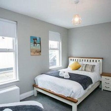 Amazing 3 Bedroom Home, Prime Bt1 Postcode And City Centre Location Belfast Esterno foto